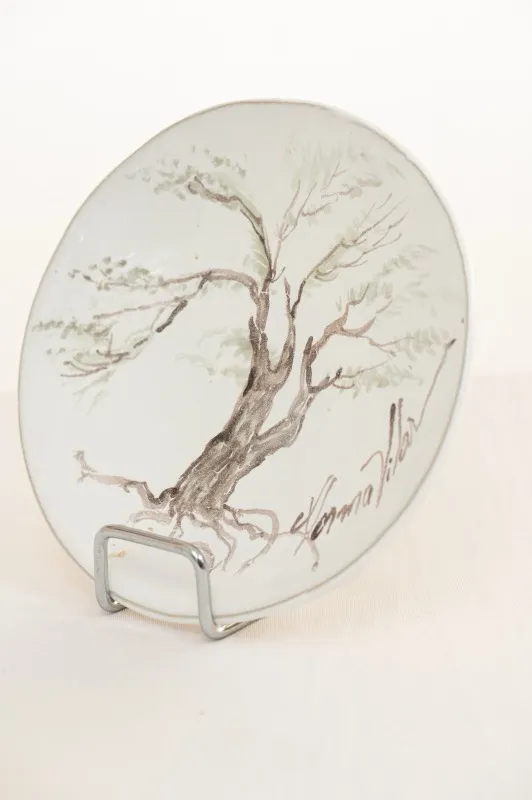 Prato com árvore pintada em aquarela sobre cerâmica